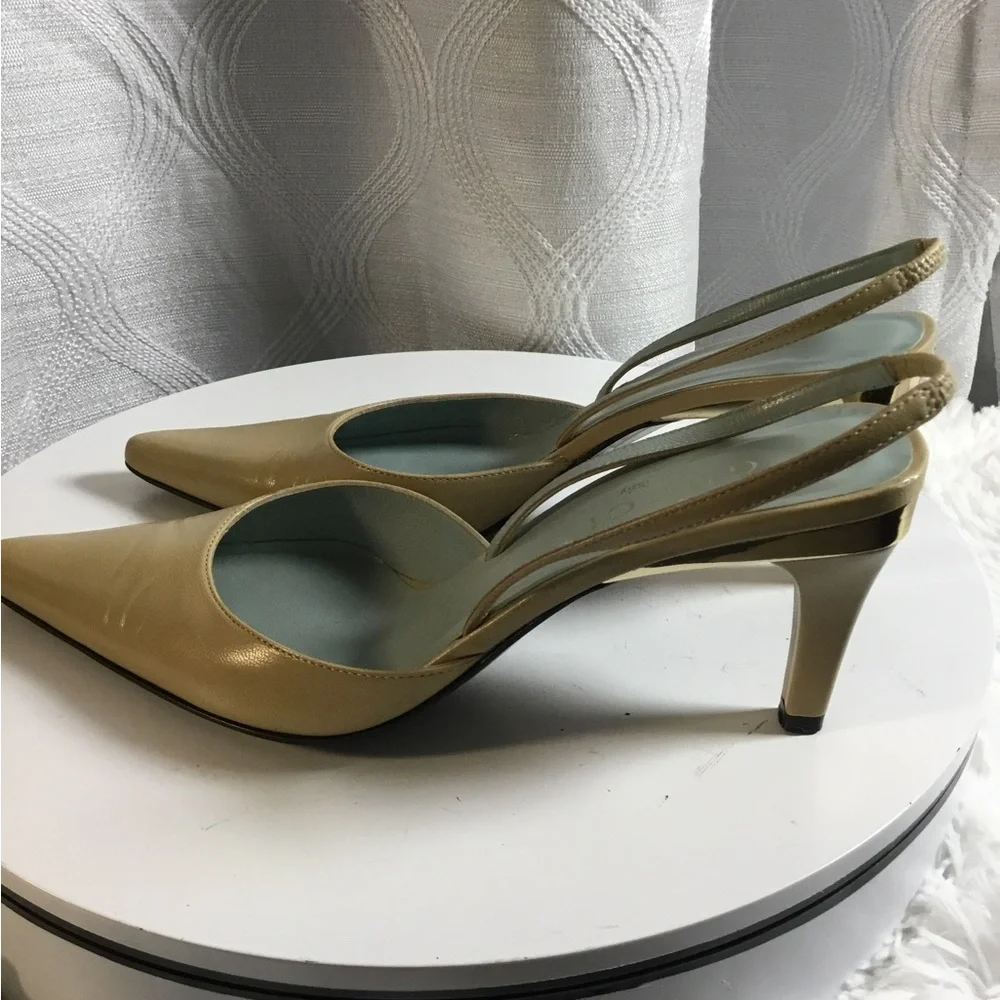 Gucci Leather Pointed-Toe Slingback Pumps - Picture 5 of 8